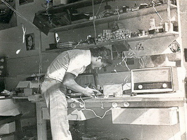 1968: Το πρώτο εργαστήριο.