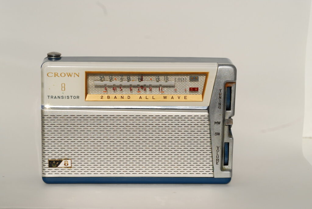 Crown 8 Transistor