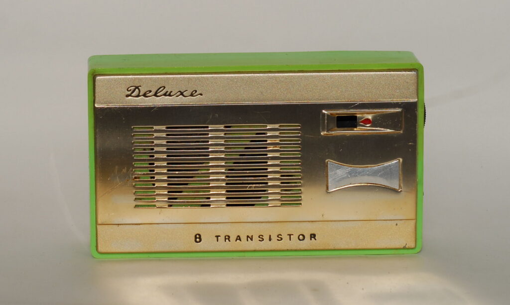 Deluxe 8 Transistor